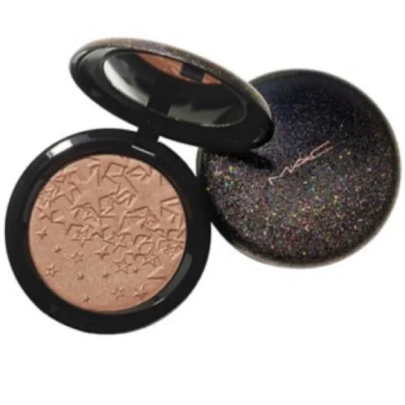 MAC Cosmetics Star-Embossed Highlighter - Picture 2 of 2